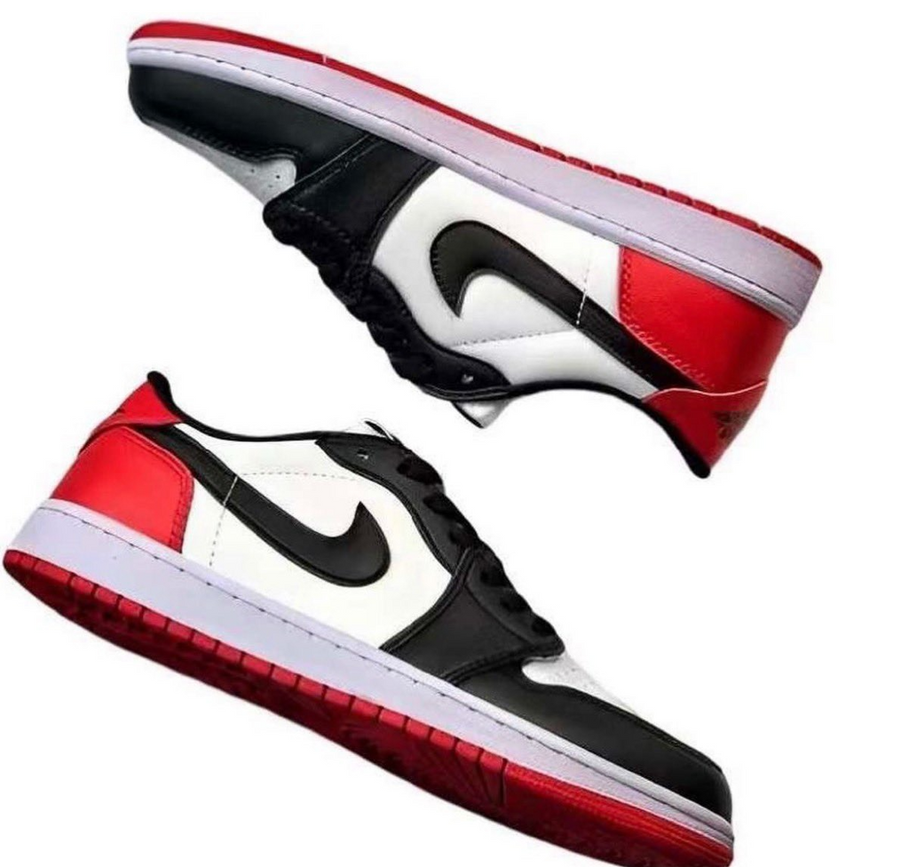 Jordan 1 Retro Low OG Black Toe